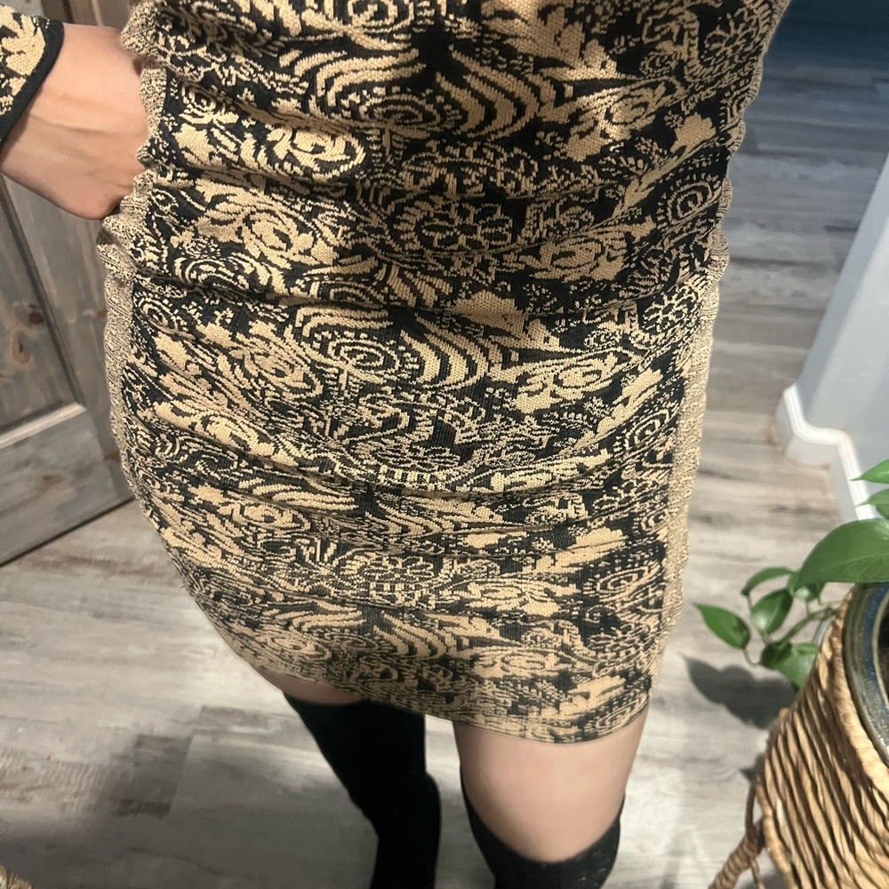 Zara Black and Gold Long Sleeve Dress - Picture 3 of 3